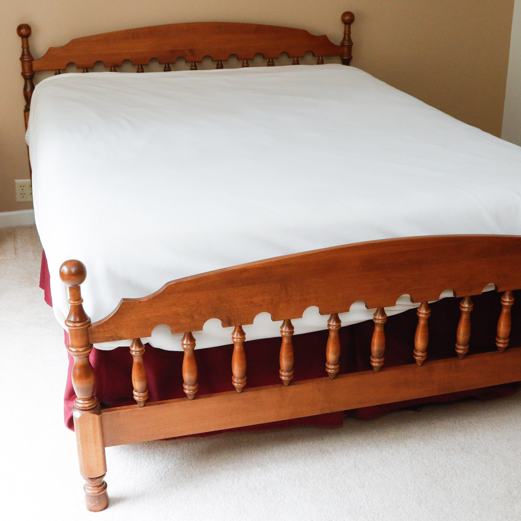 Ethan Allen Queen Maple Cannonball Bed