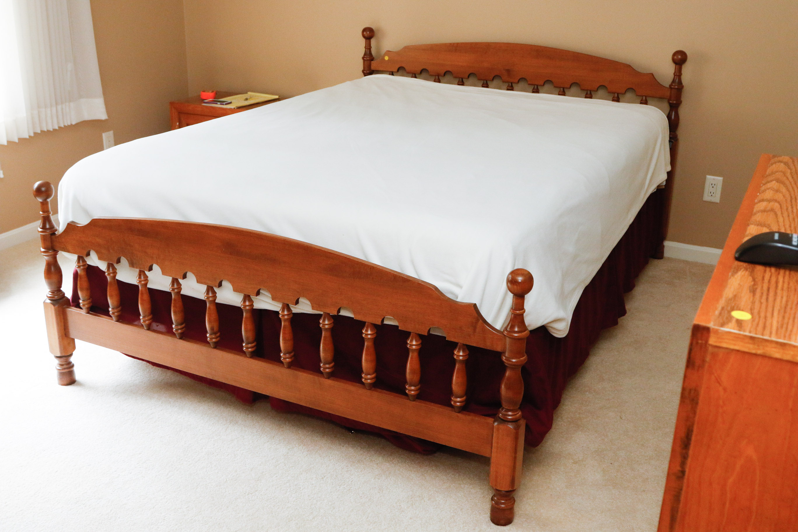 Ethan Allen Queen Maple Cannonball Bed