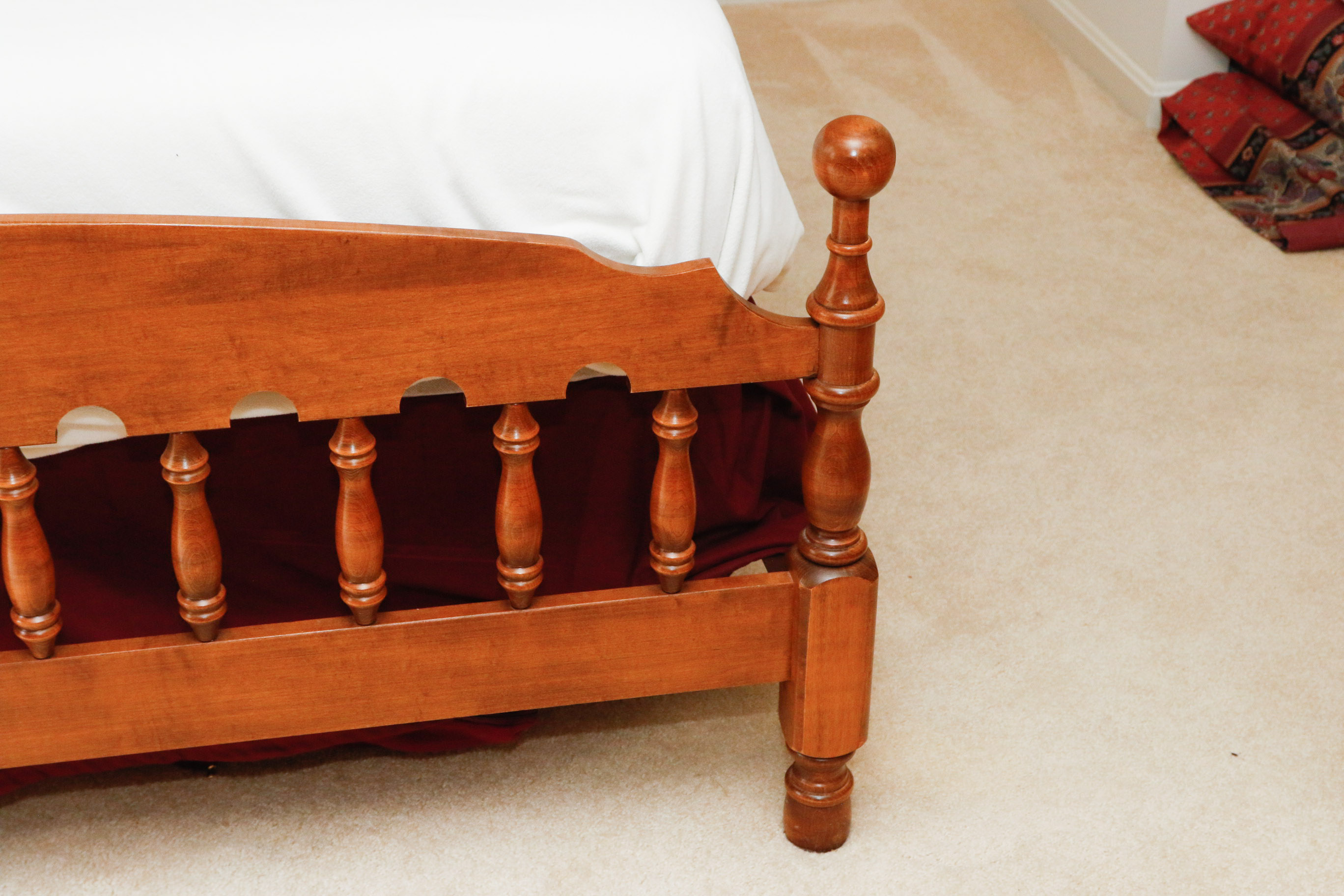 Ethan Allen Queen Maple Cannonball Bed