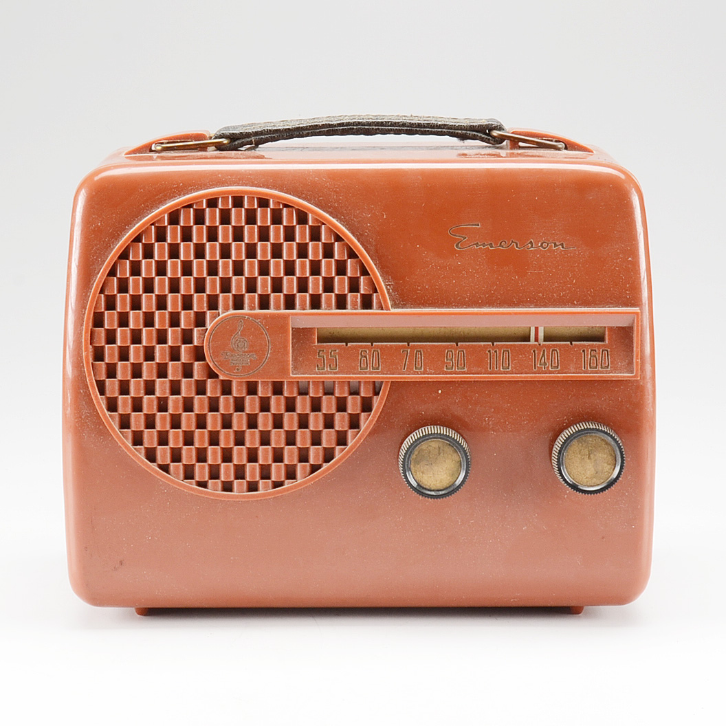 Vintage Emerson AM Radio Model 646