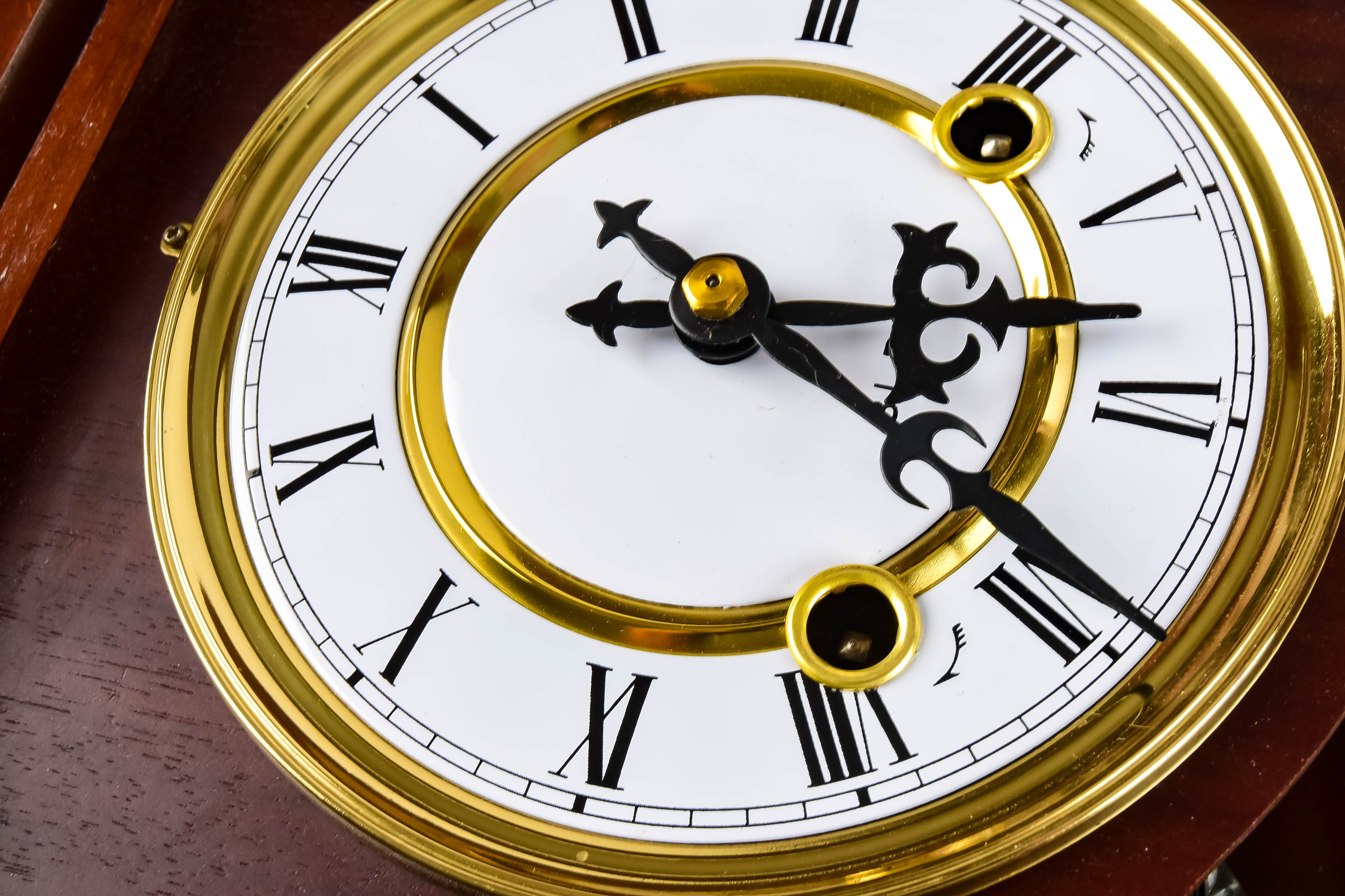 Mahogany Finish 31 Day Wall Clock