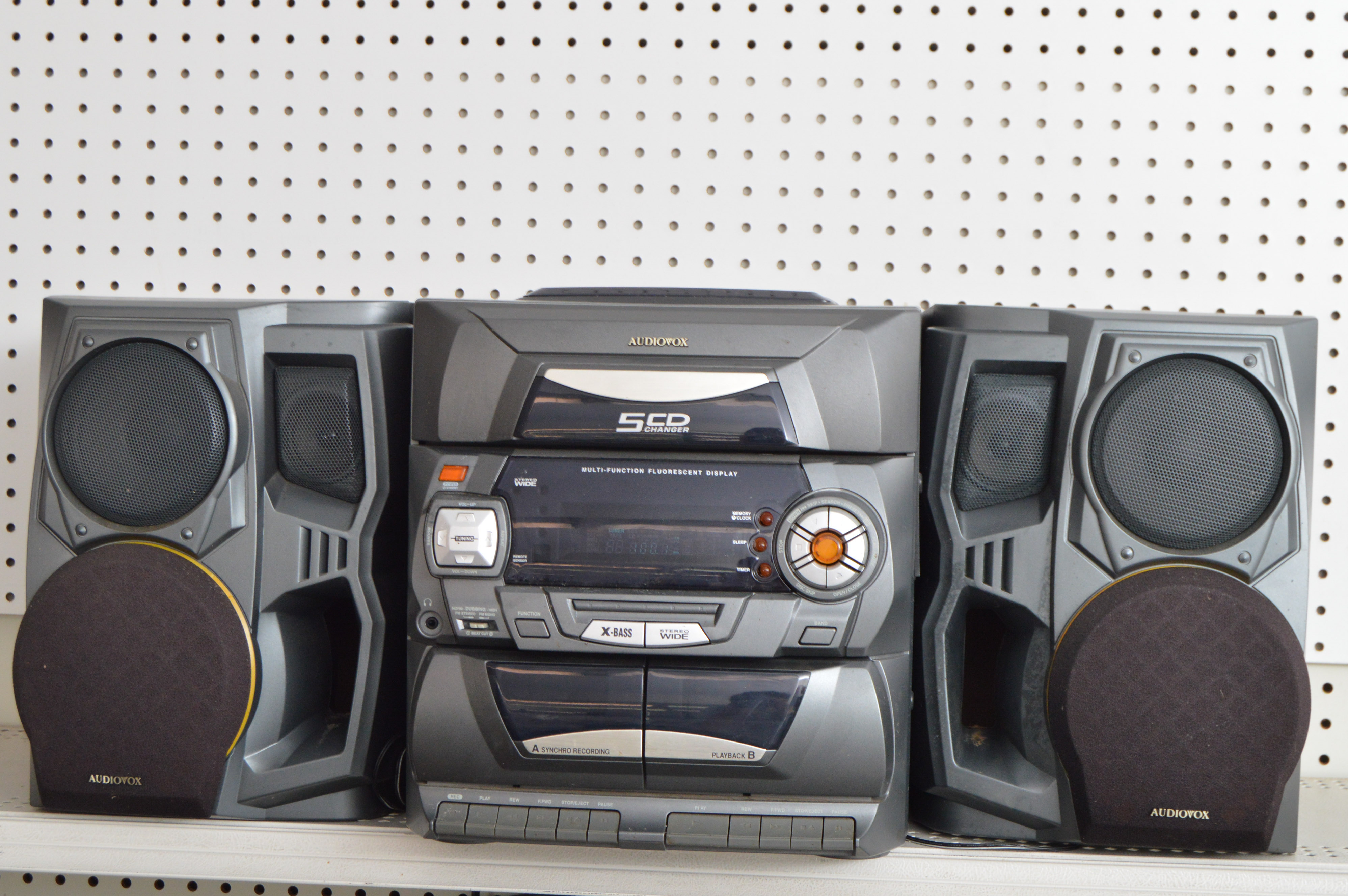 Audiovox Stereo System with Speakers