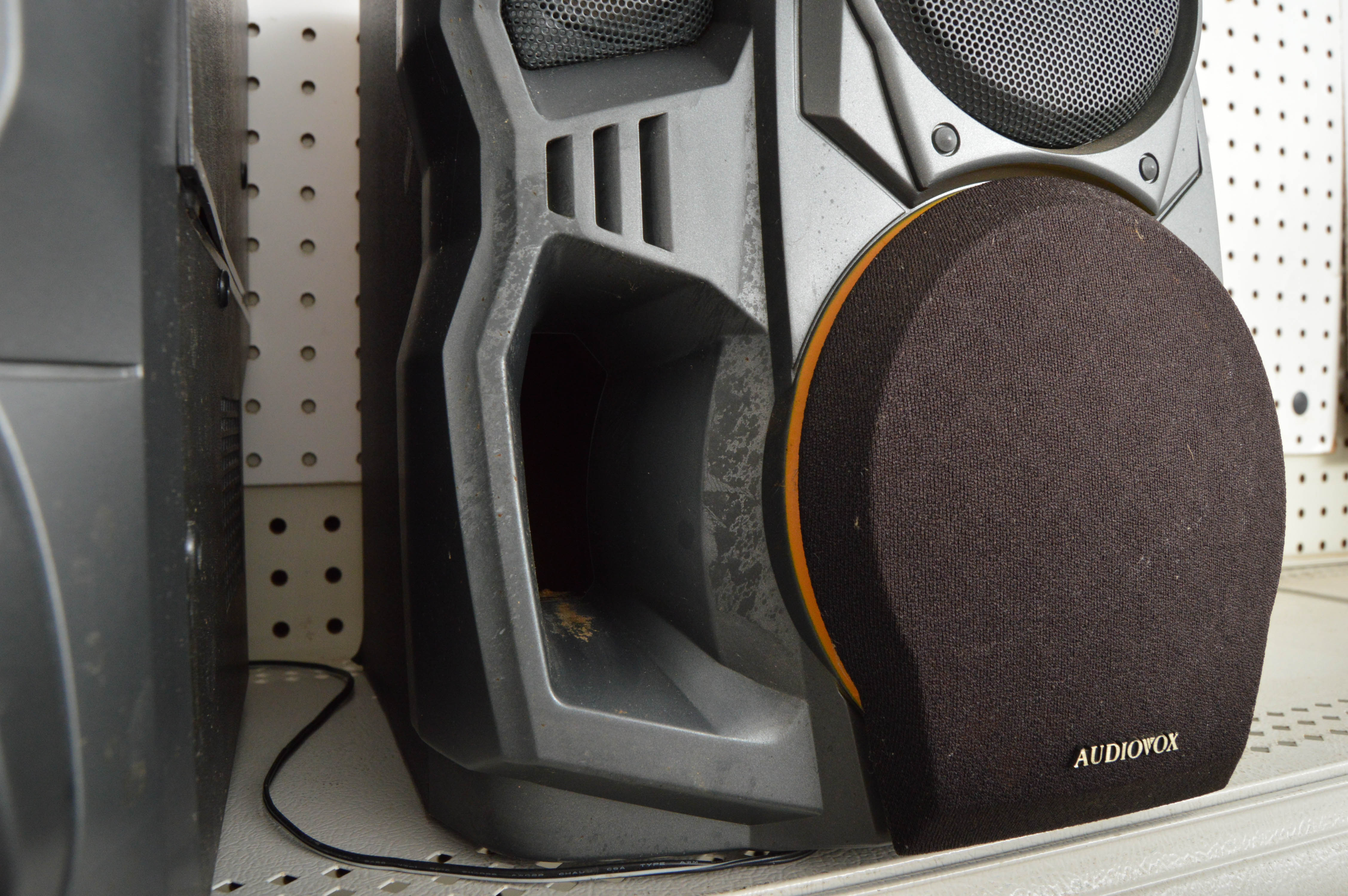 Audiovox Stereo System with Speakers