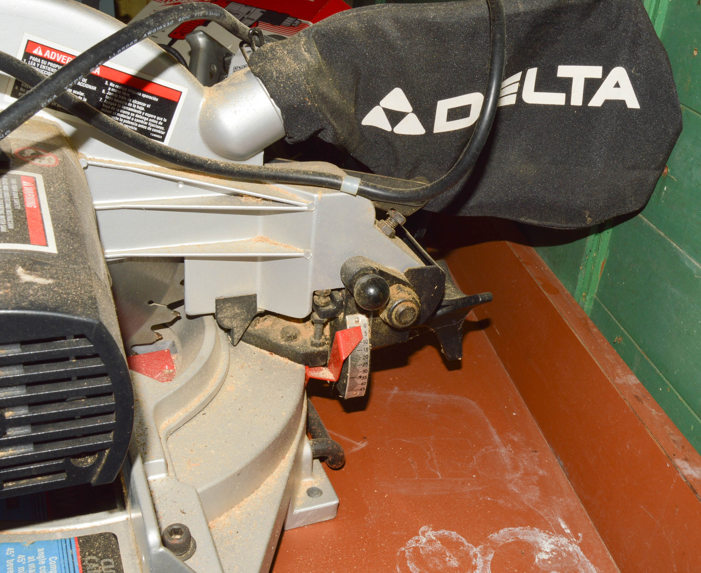 Delta 10" Compound Miter Saw