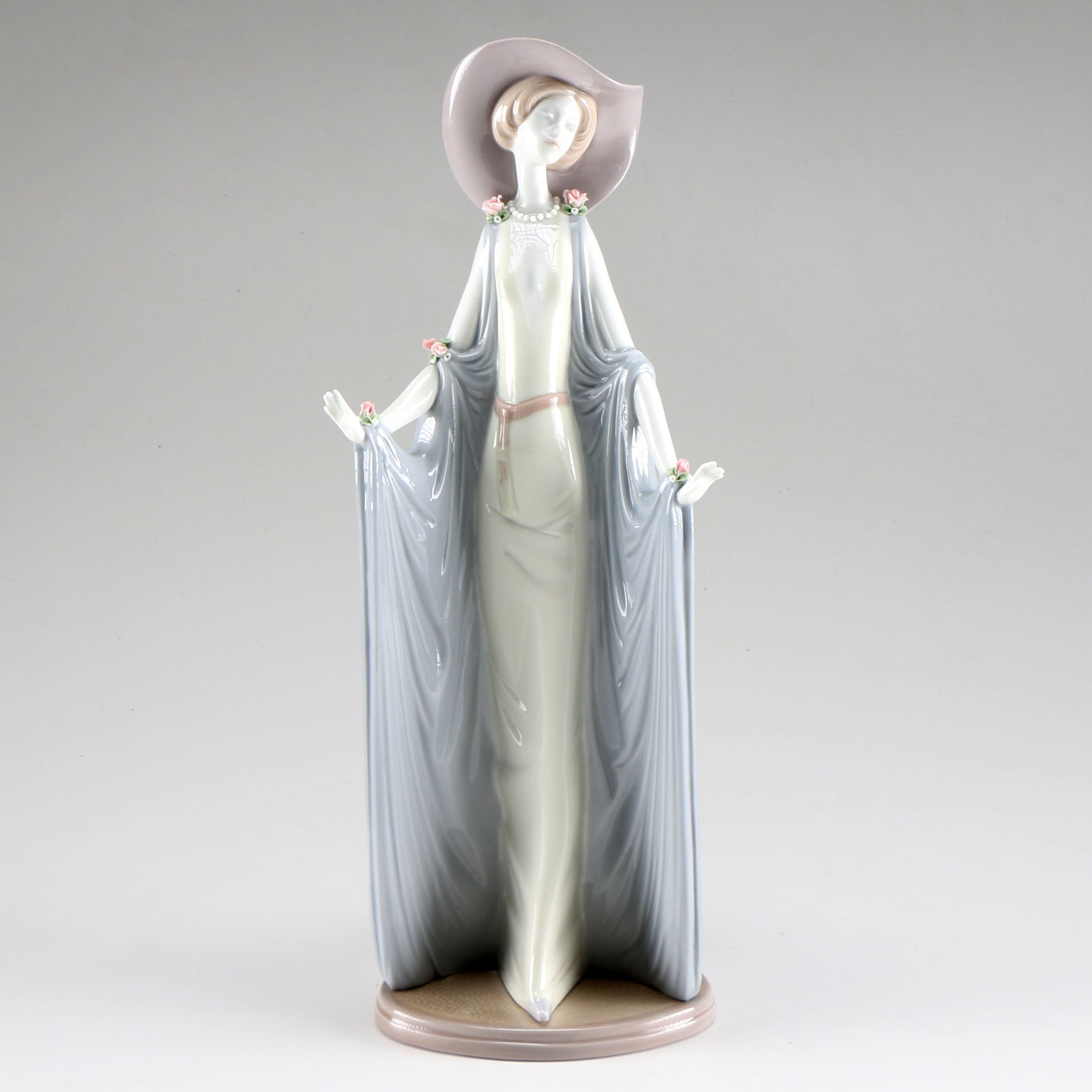 Circa 1982 Lladro "Afternoon Tea" Figurine