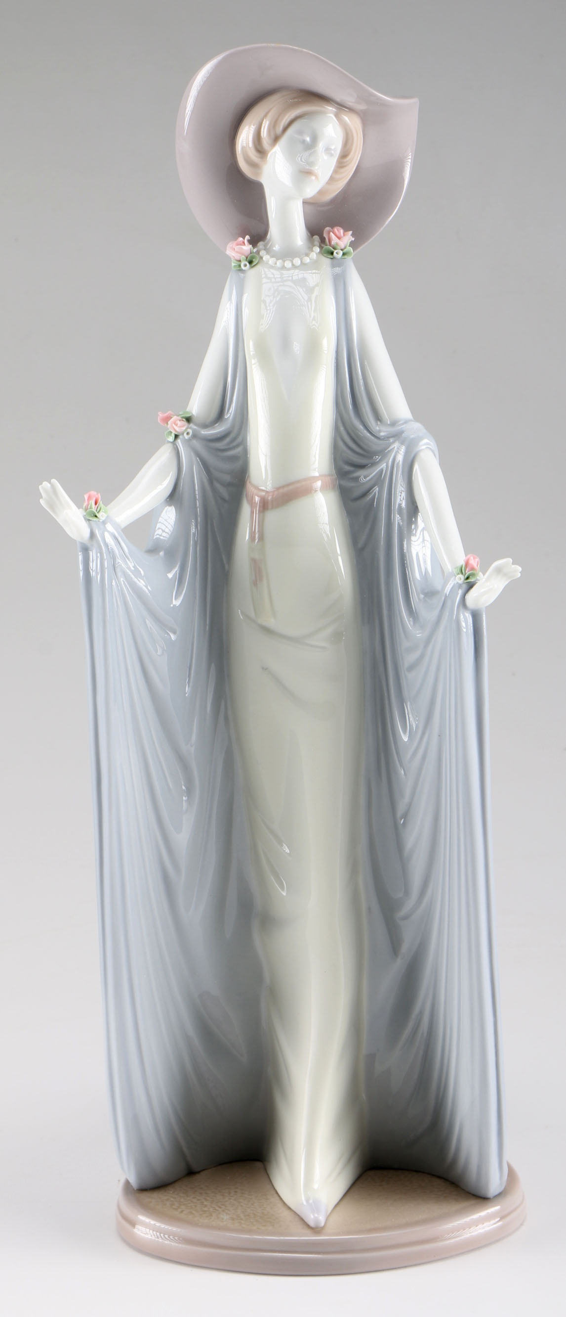 Circa 1982 Lladro "Afternoon Tea" Figurine