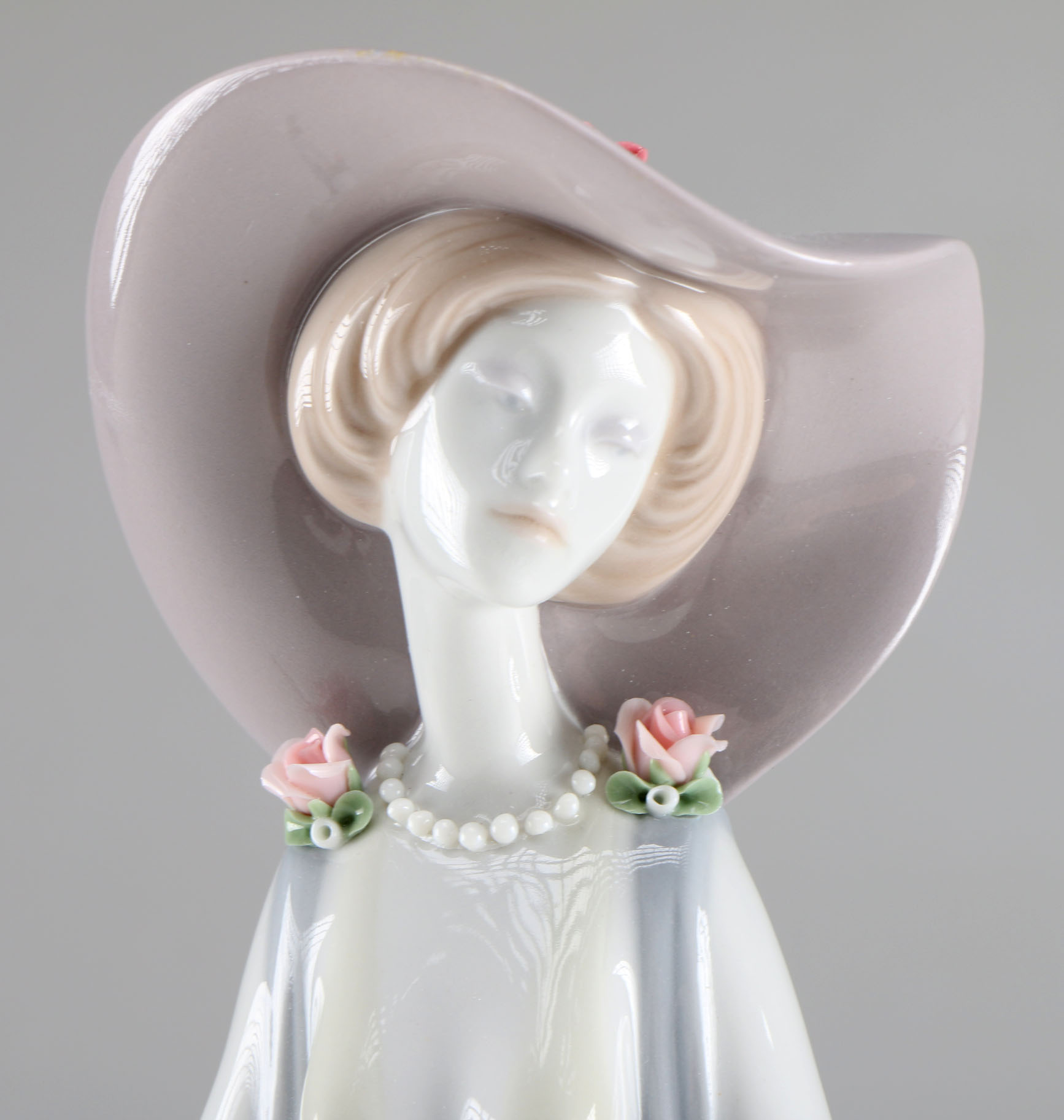 Circa 1982 Lladro "Afternoon Tea" Figurine