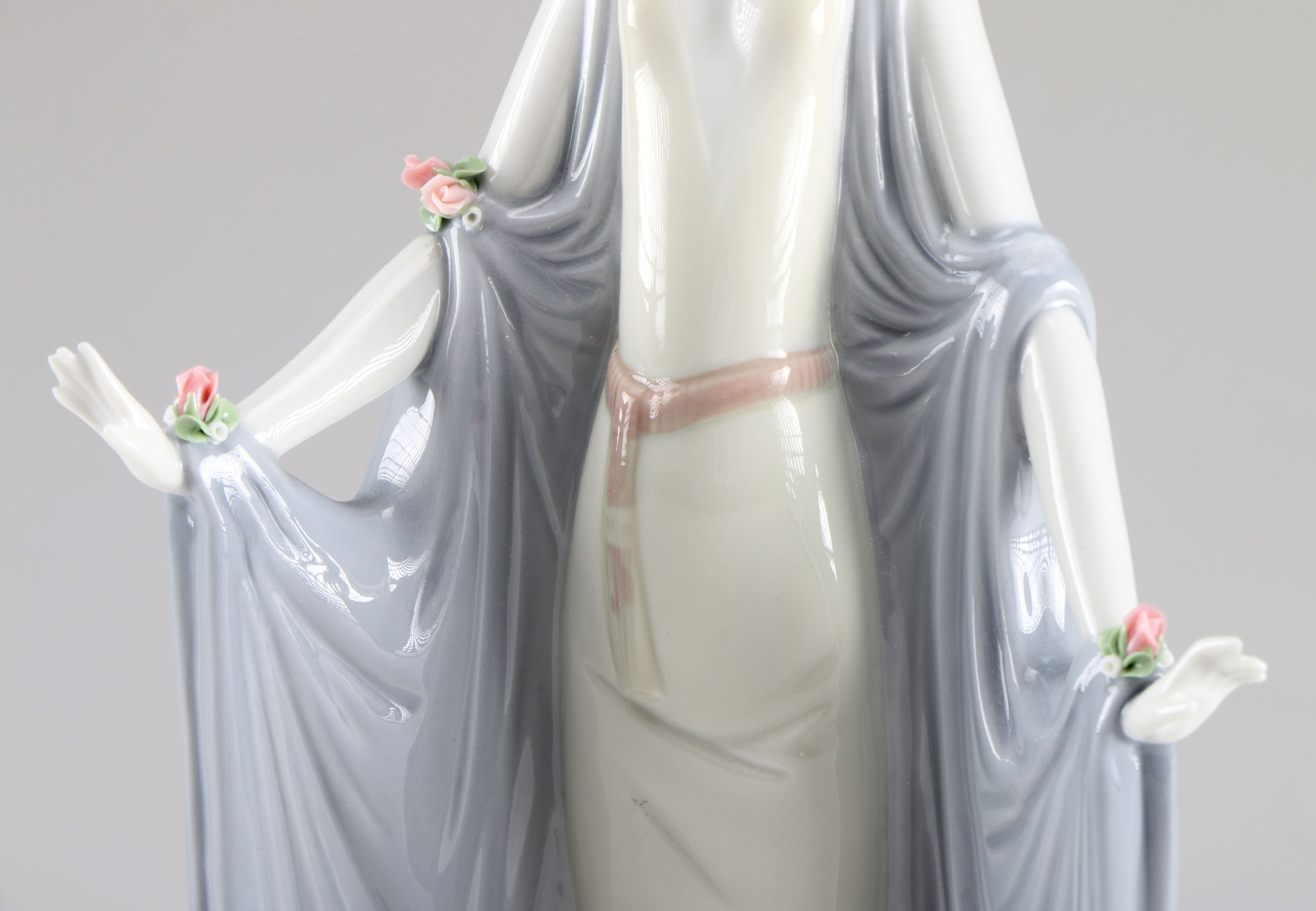 Circa 1982 Lladro "Afternoon Tea" Figurine