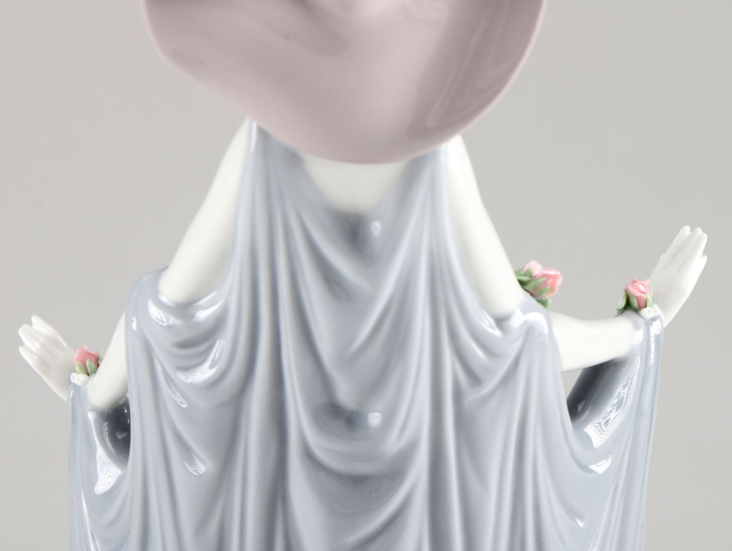 Circa 1982 Lladro "Afternoon Tea" Figurine