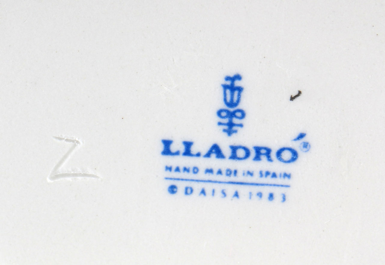 Circa 1982 Lladro "Afternoon Tea" Figurine