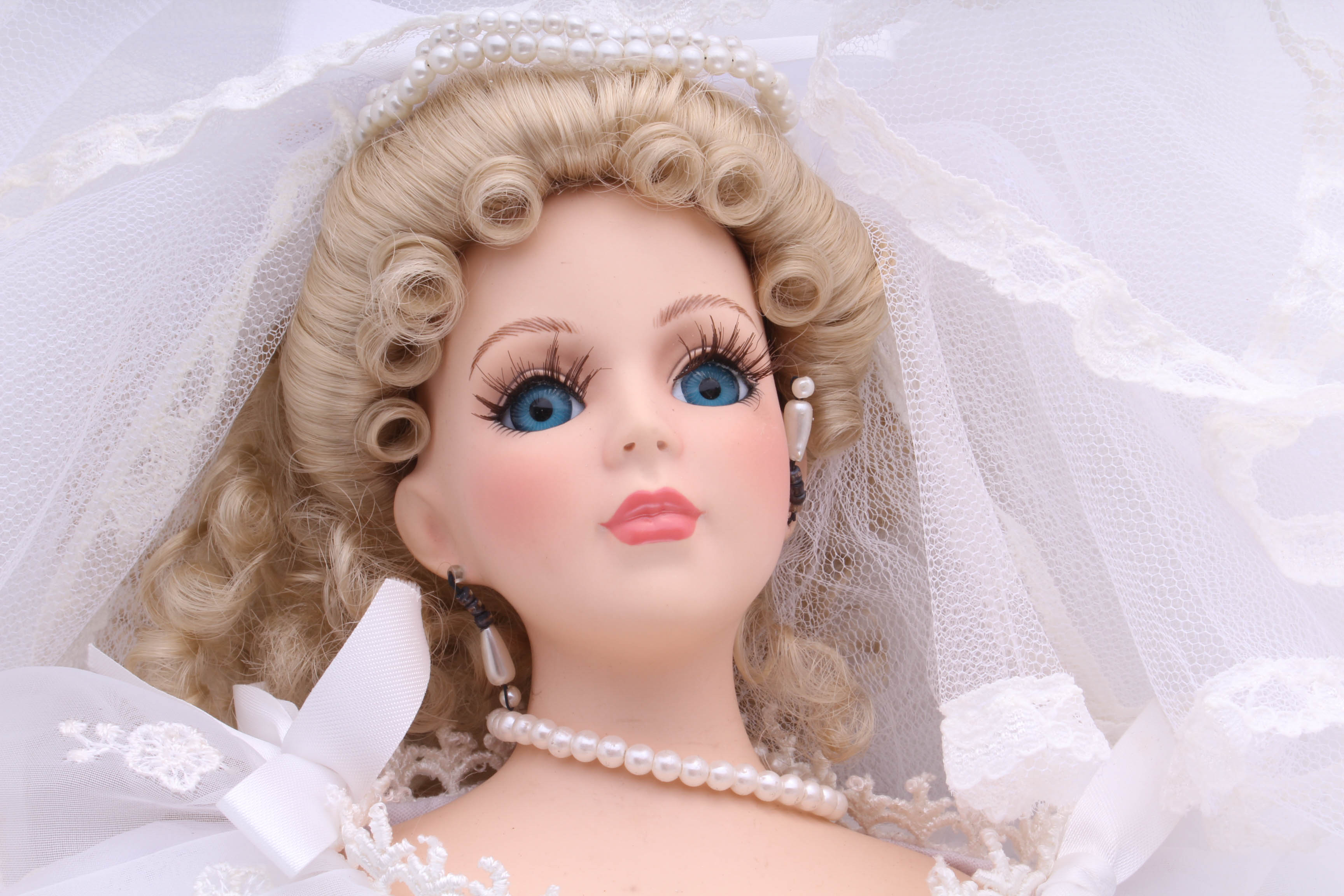 Dynasty Doll Collection 1995 Annual Bride Doll