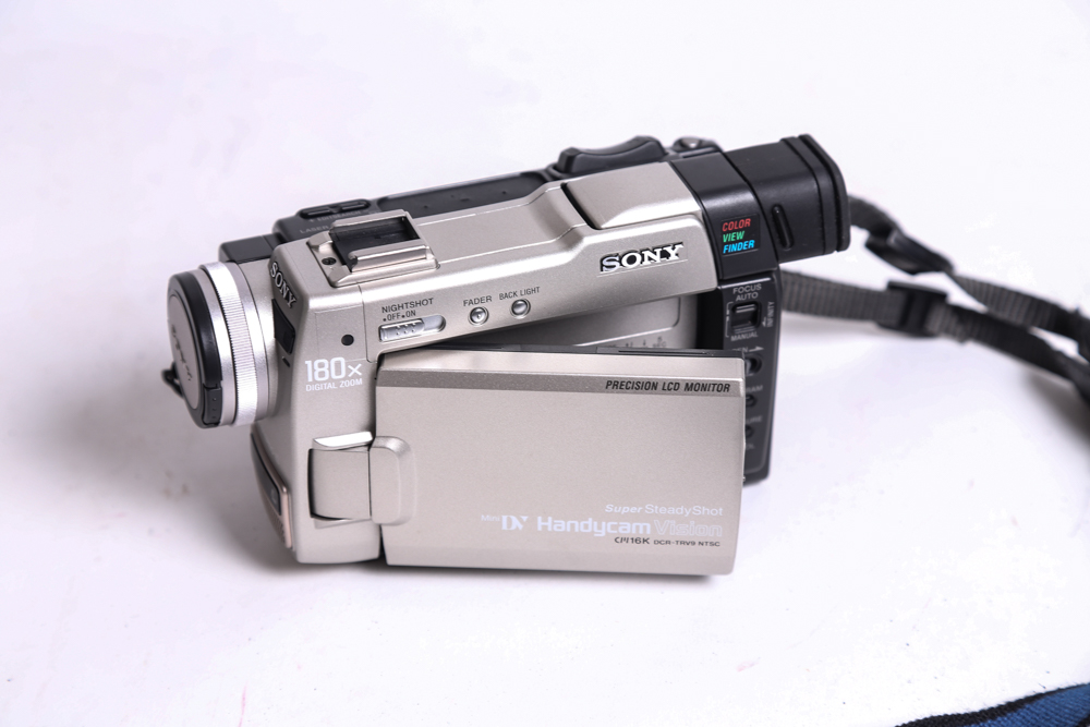 Sony DCR TRV9 Steadyshot Handycam with Case