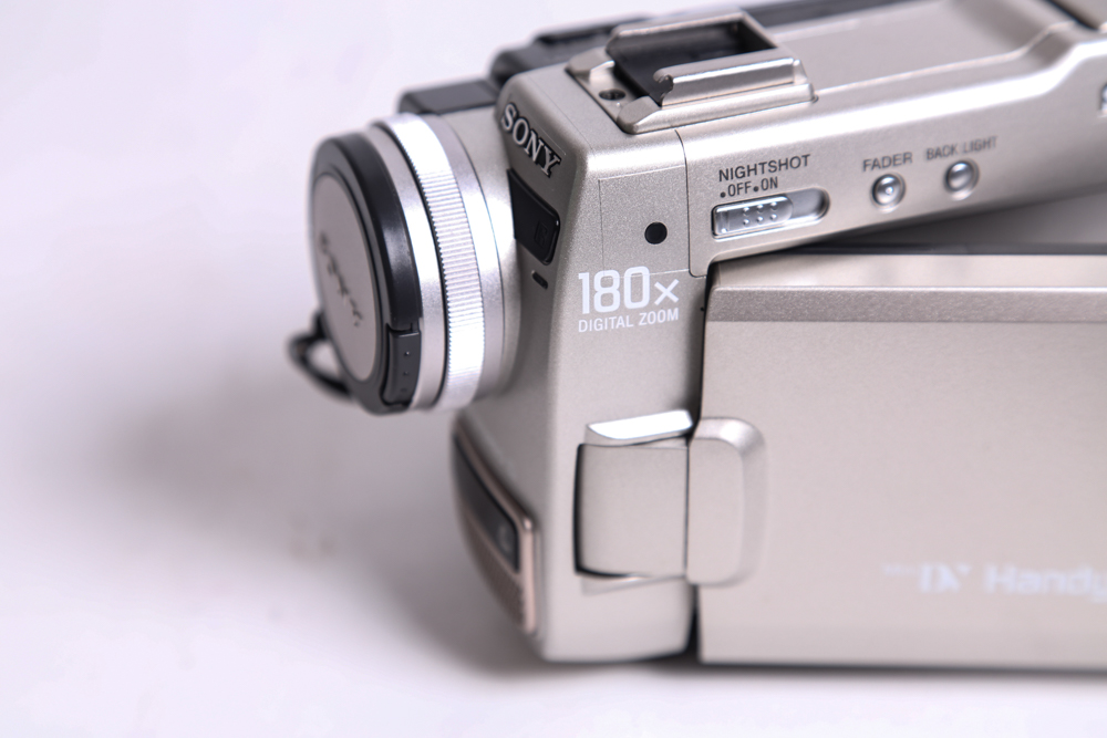 Sony DCR TRV9 Steadyshot Handycam with Case