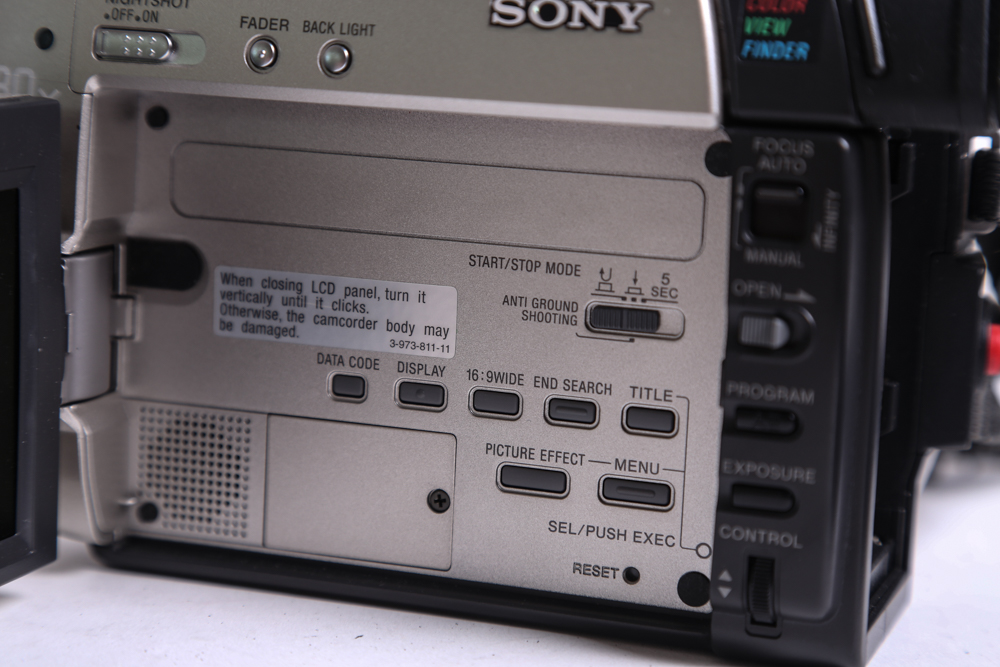 Sony DCR TRV9 Steadyshot Handycam with Case