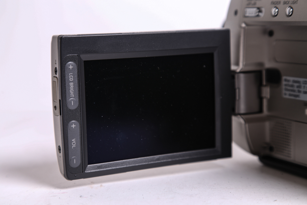 Sony DCR TRV9 Steadyshot Handycam with Case