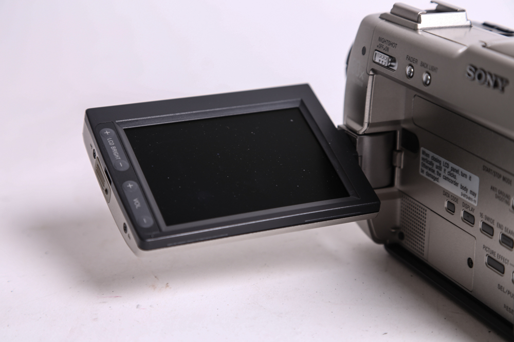 Sony DCR TRV9 Steadyshot Handycam with Case