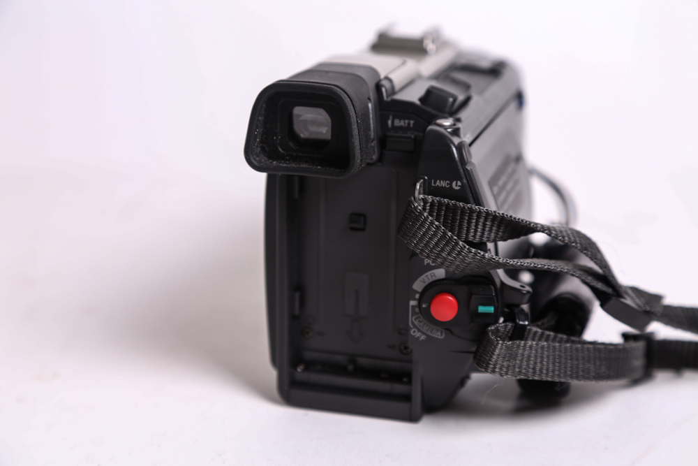 Sony DCR TRV9 Steadyshot Handycam with Case