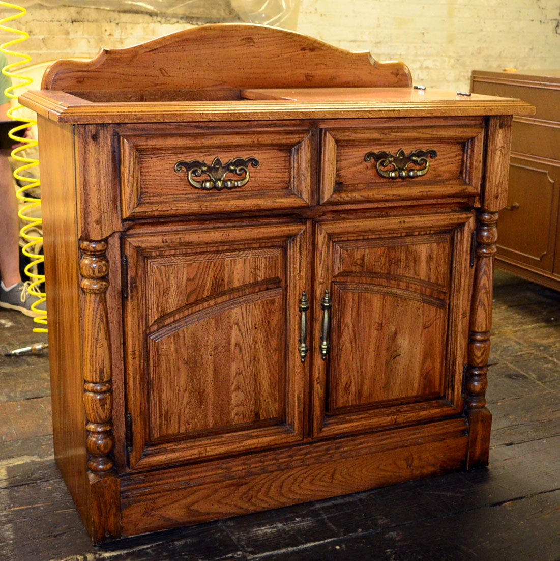 Virginia House Contemporary Oak Dry Bar