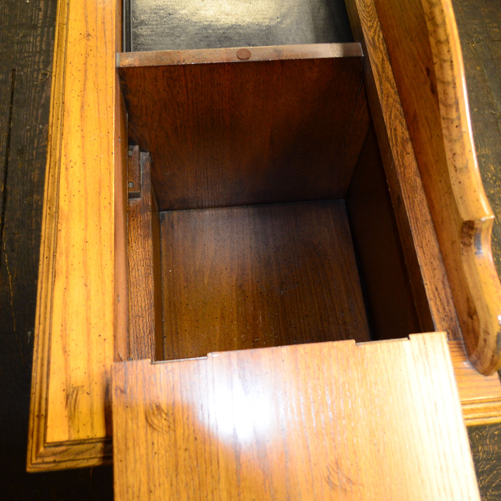 Virginia House Contemporary Oak Dry Bar