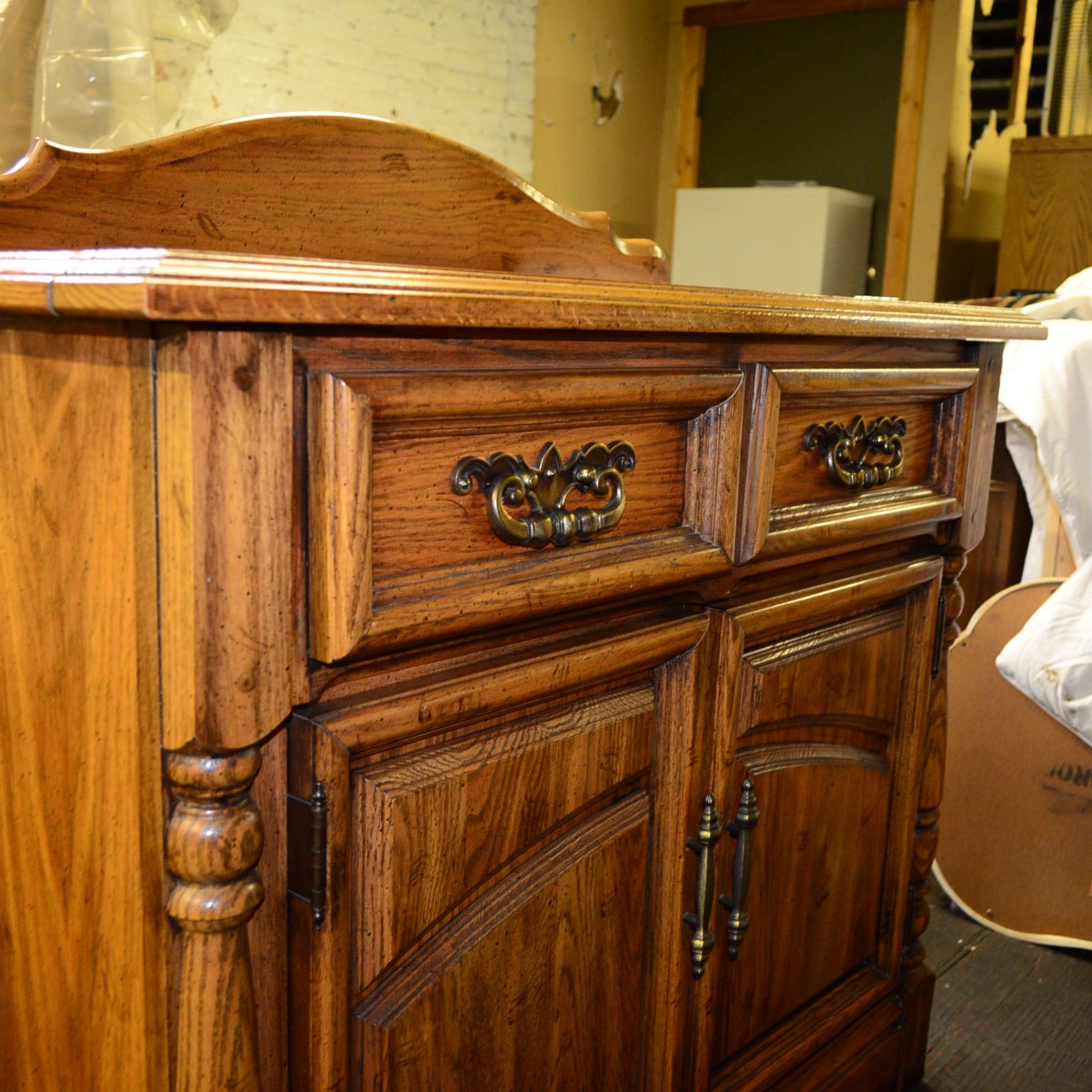 Virginia House Contemporary Oak Dry Bar