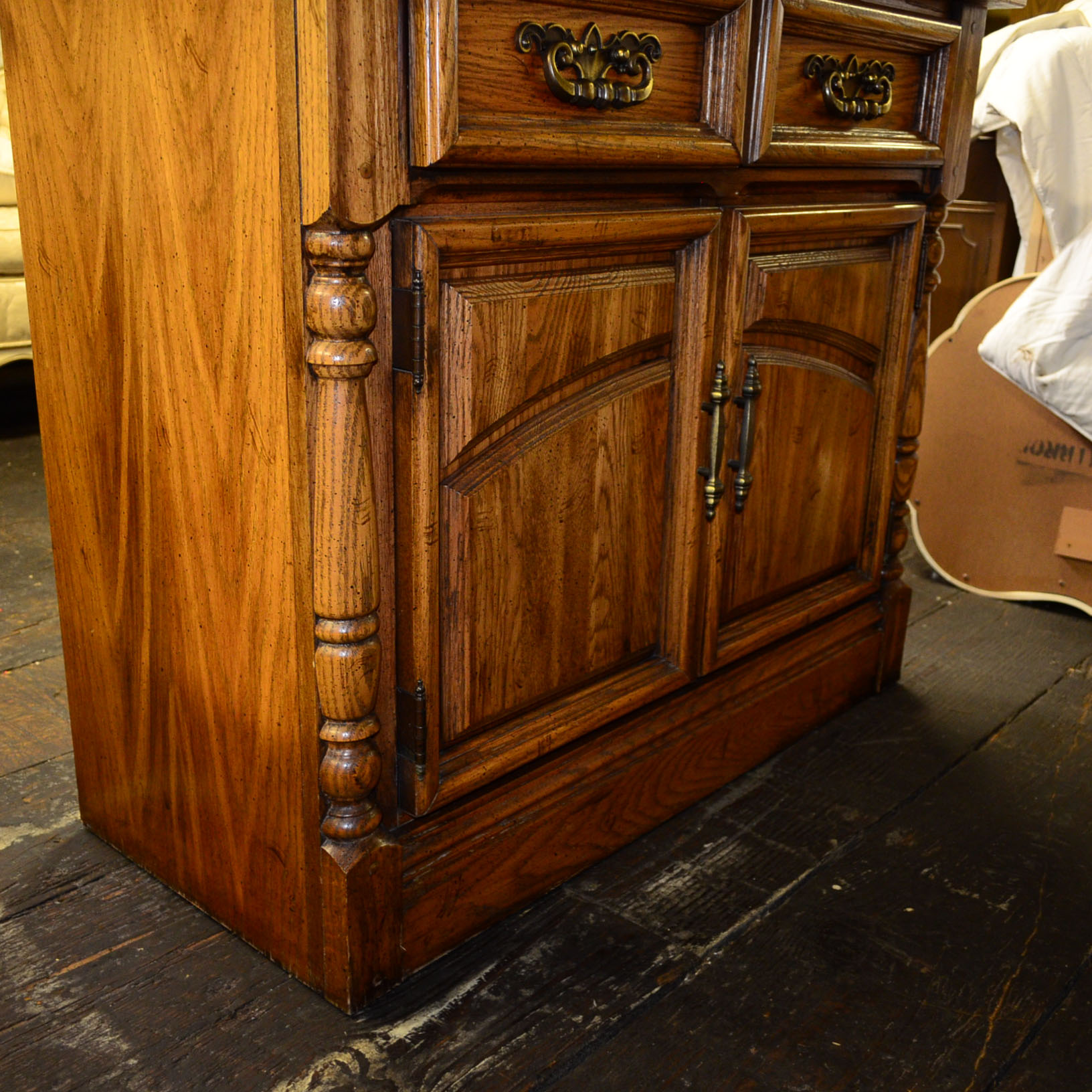 Virginia House Contemporary Oak Dry Bar