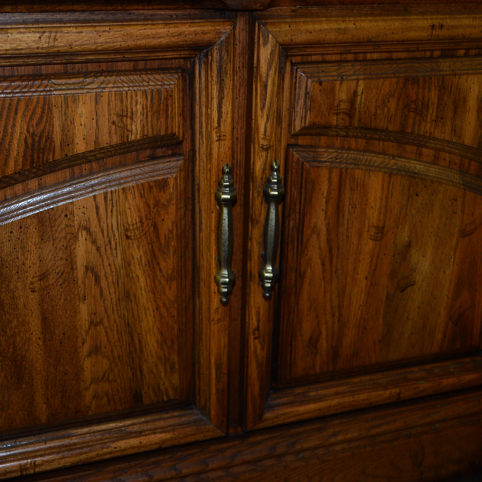 Virginia House Contemporary Oak Dry Bar