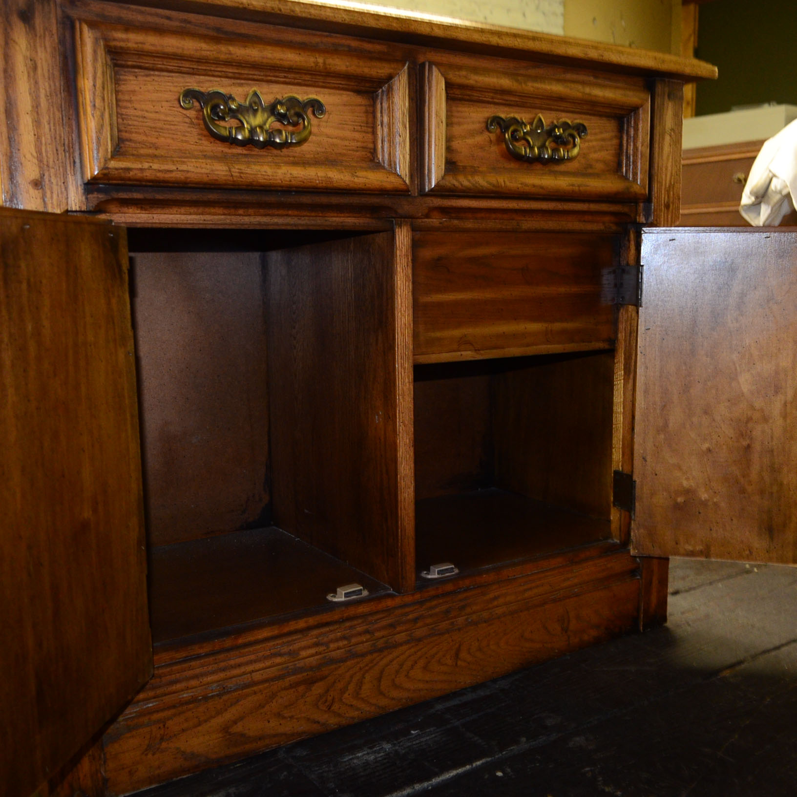 Virginia House Contemporary Oak Dry Bar