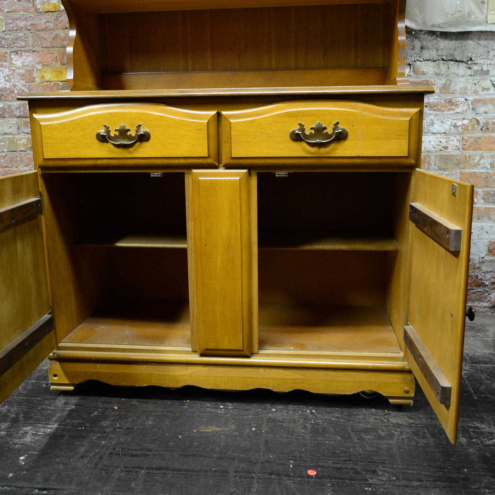 Pine Traditional Cabinet
