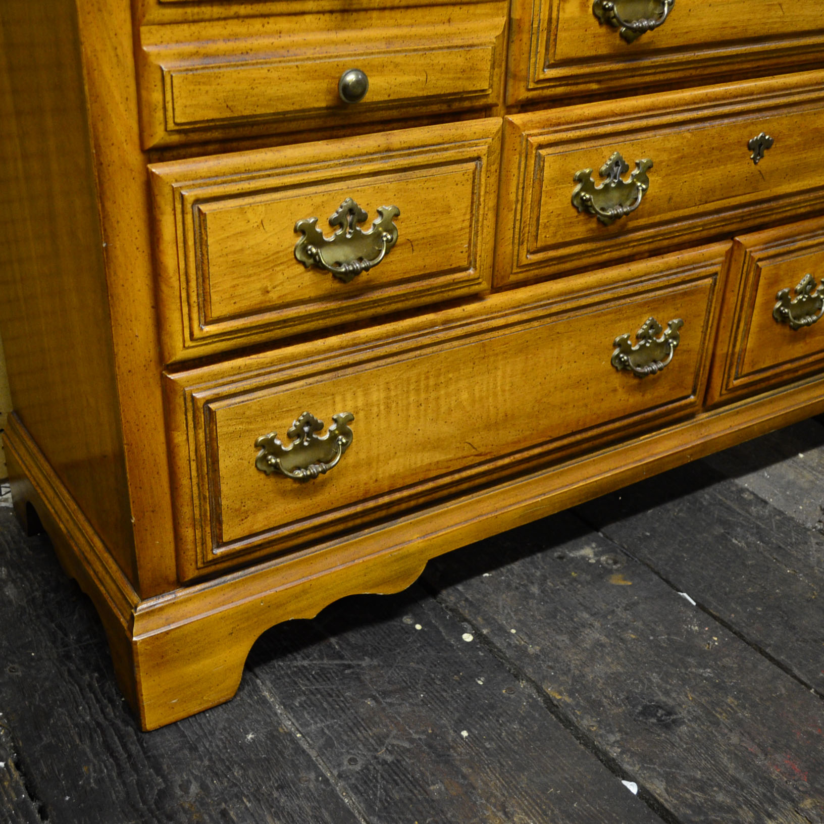 American Drew Traditional Pine Dresser With Attached Mirror