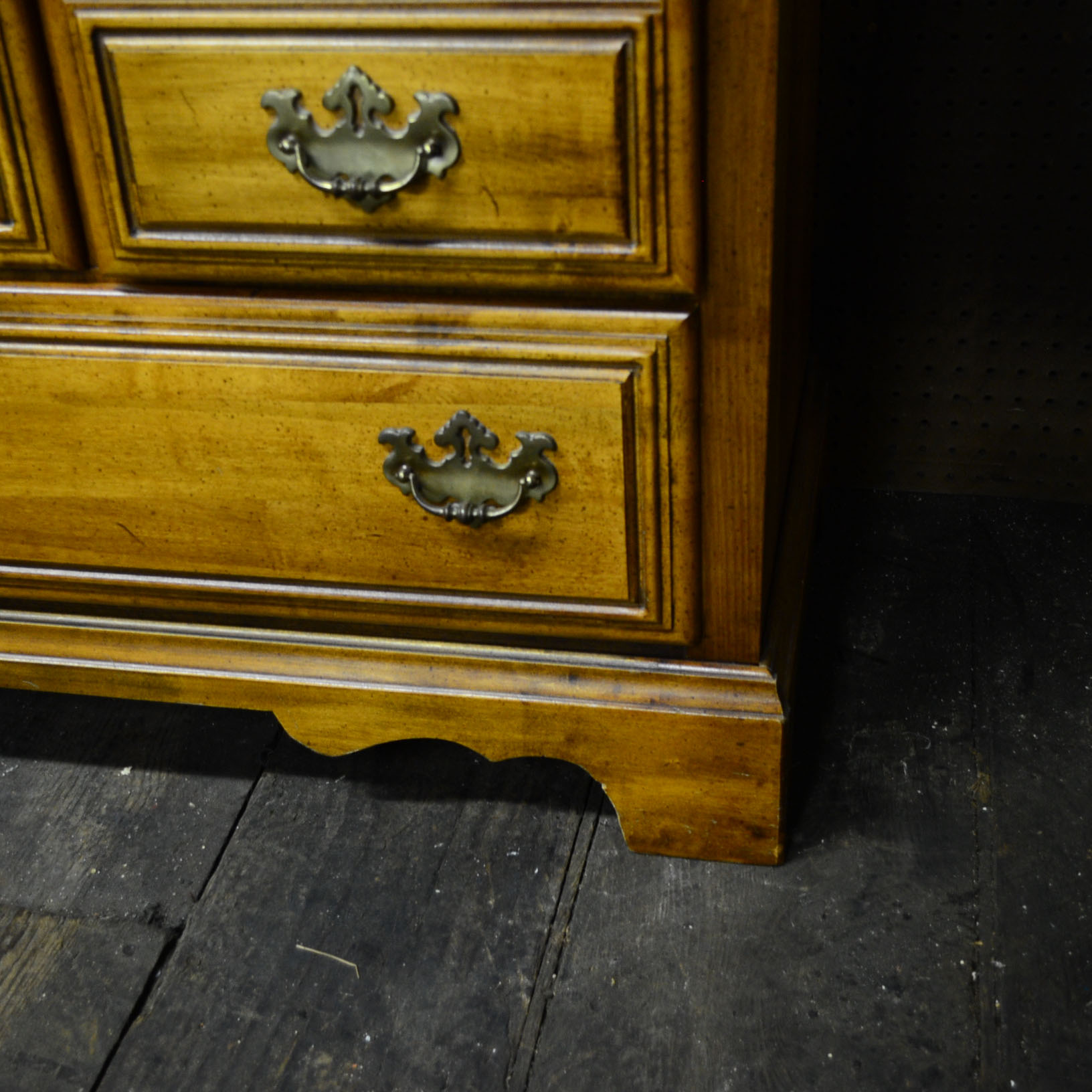 American Drew Traditional Pine Dresser With Attached Mirror