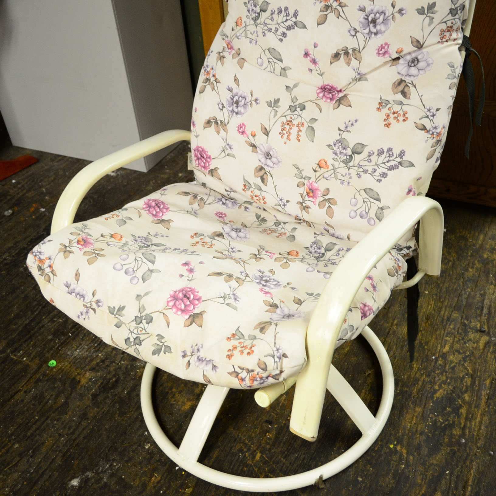 Contemporary Metal & Vinyl Patio Chair