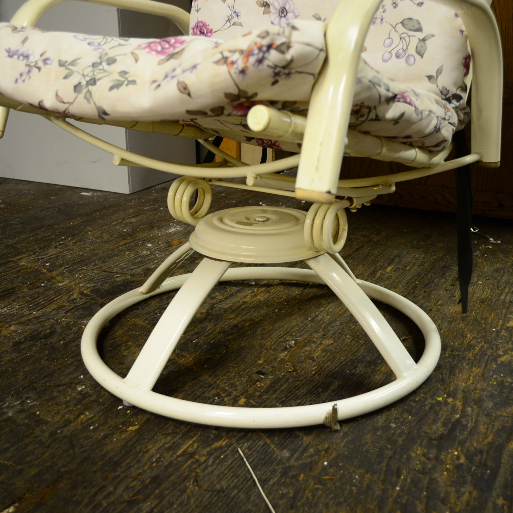 Contemporary Metal & Vinyl Patio Chair