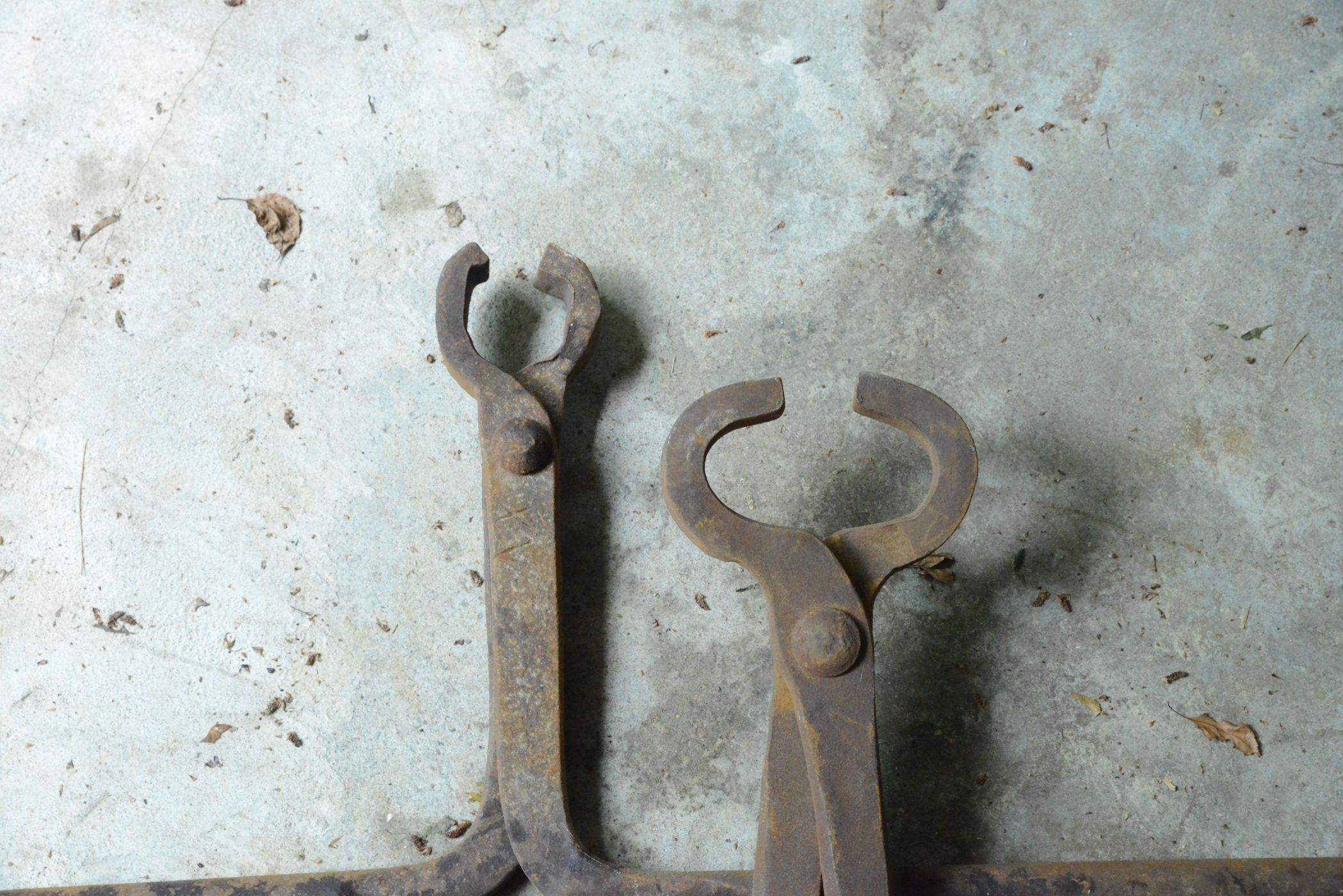 Vintage Two Man Tongs
