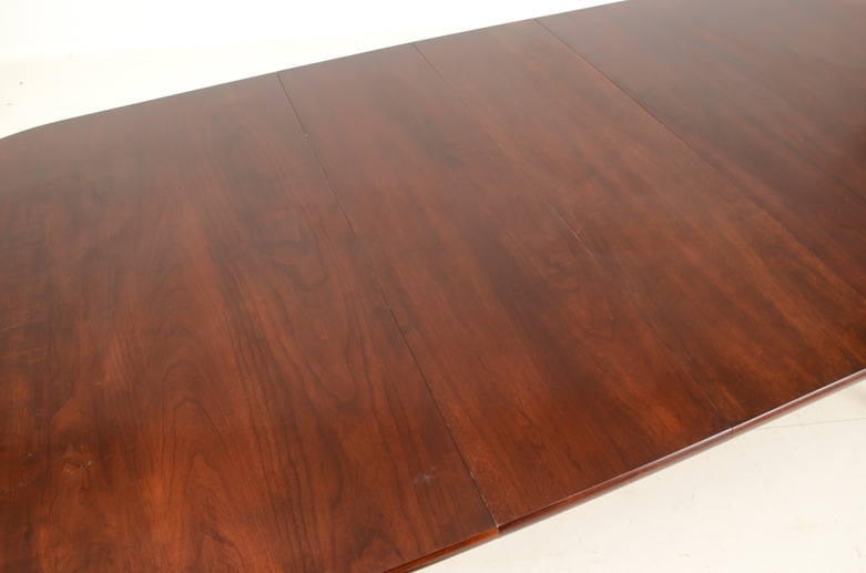 Pennsylvania Classics, Inc Mahogany Dining Room Table with Chairs