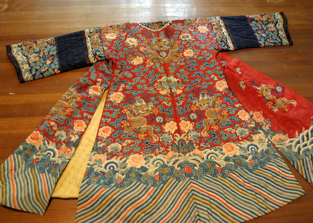 Late Qing Dynasty Court Robe with Dragons