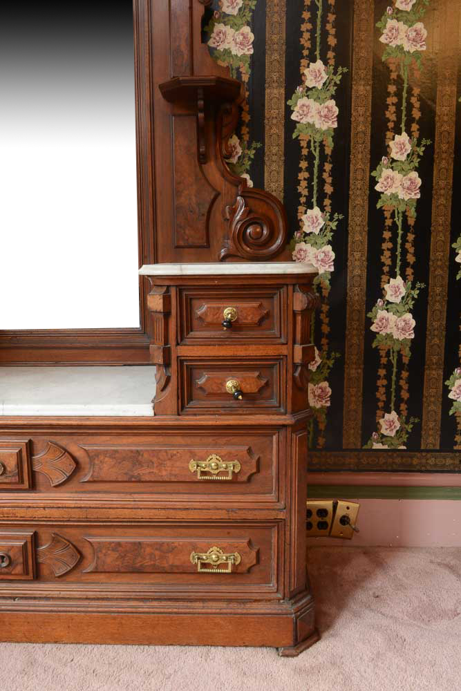 Eastlake Drop Well Dresser