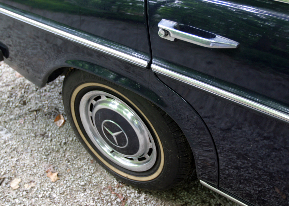 1976 Mercedes-Benz 230.4