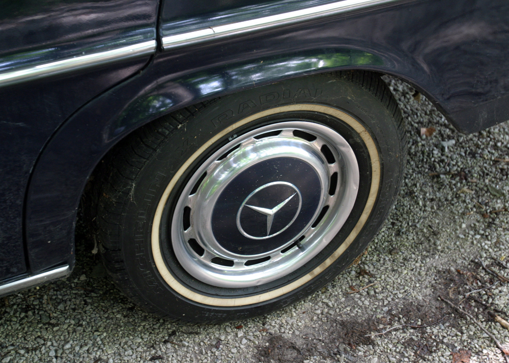 1976 Mercedes-Benz 230.4