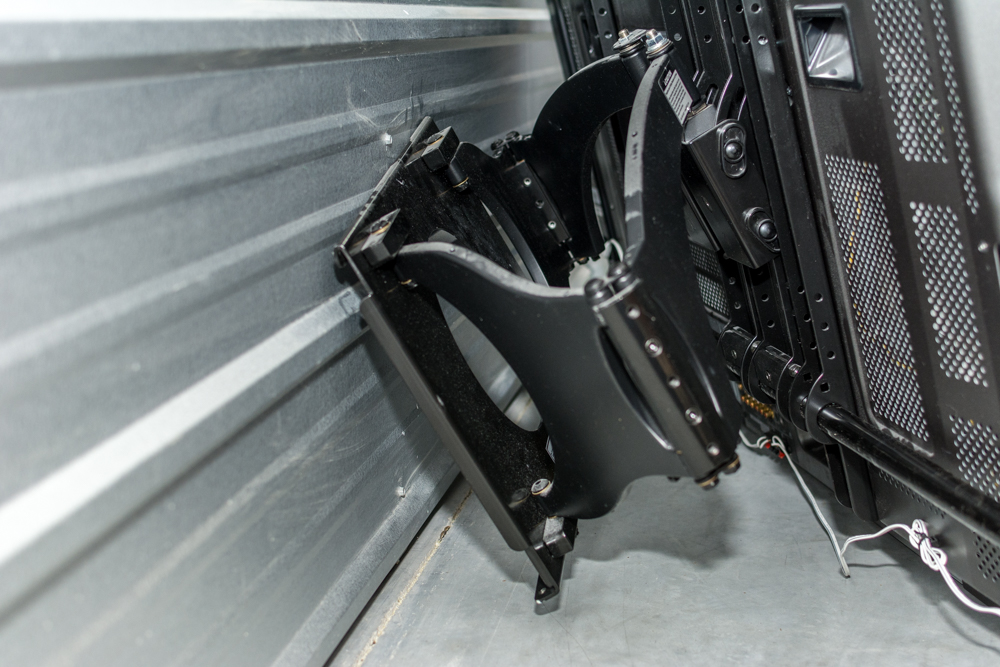 Pioneer Elite Plasma Flatcreen TV With Yamaha Soundboard Speakers