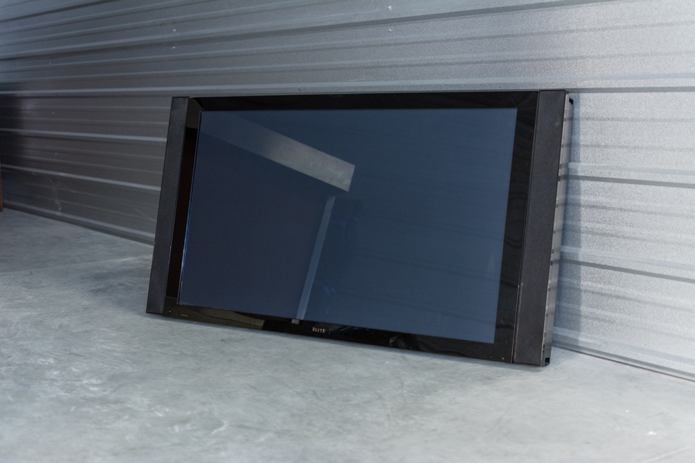 Pioneer Elite Plasma Flatcreen TV With Yamaha Soundboard Speakers