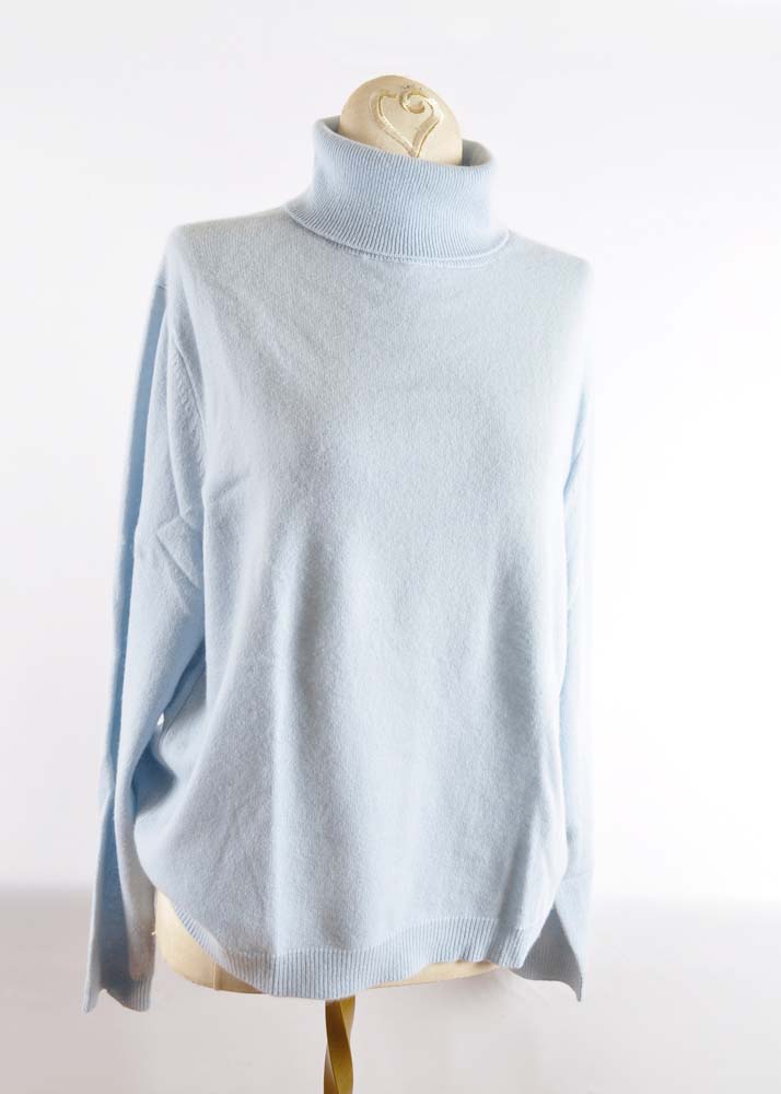 Large Asssortment of Womens Cashmere Sweaters