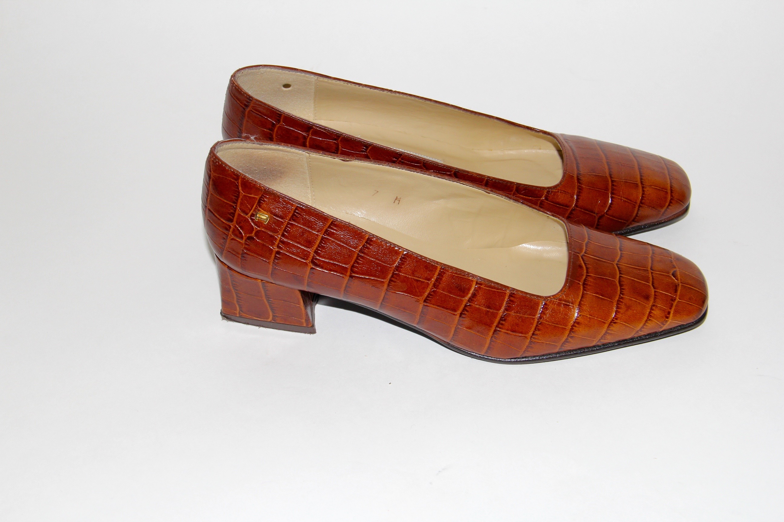 Vintage Etienne Aigner Pumps