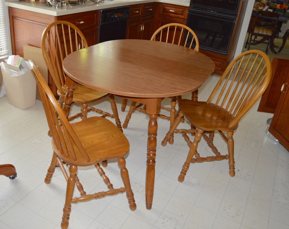 Early American Style Kitchen Table and Chairs