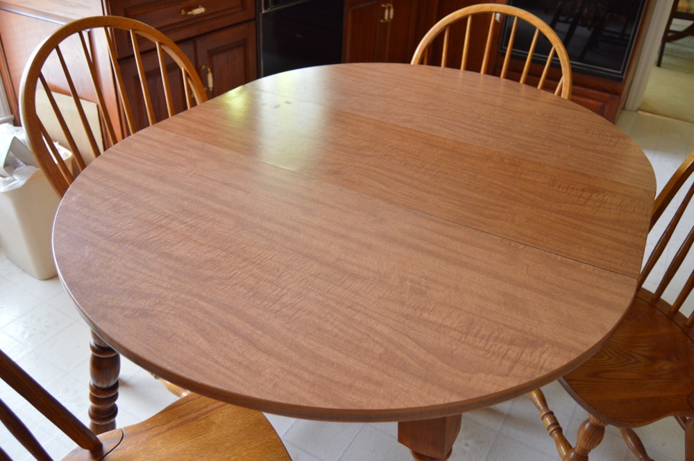 Early American Style Kitchen Table and Chairs