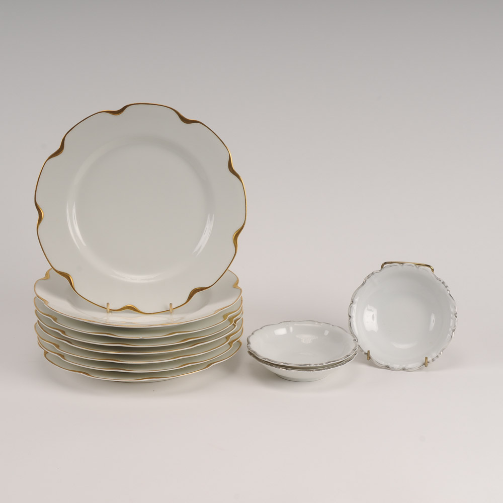 Eight Haviland Limoges Dinner Plates and Finger Bowls