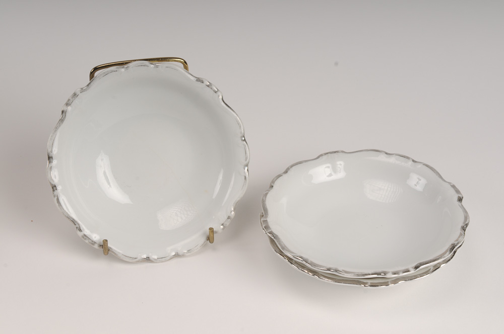 Eight Haviland Limoges Dinner Plates and Finger Bowls