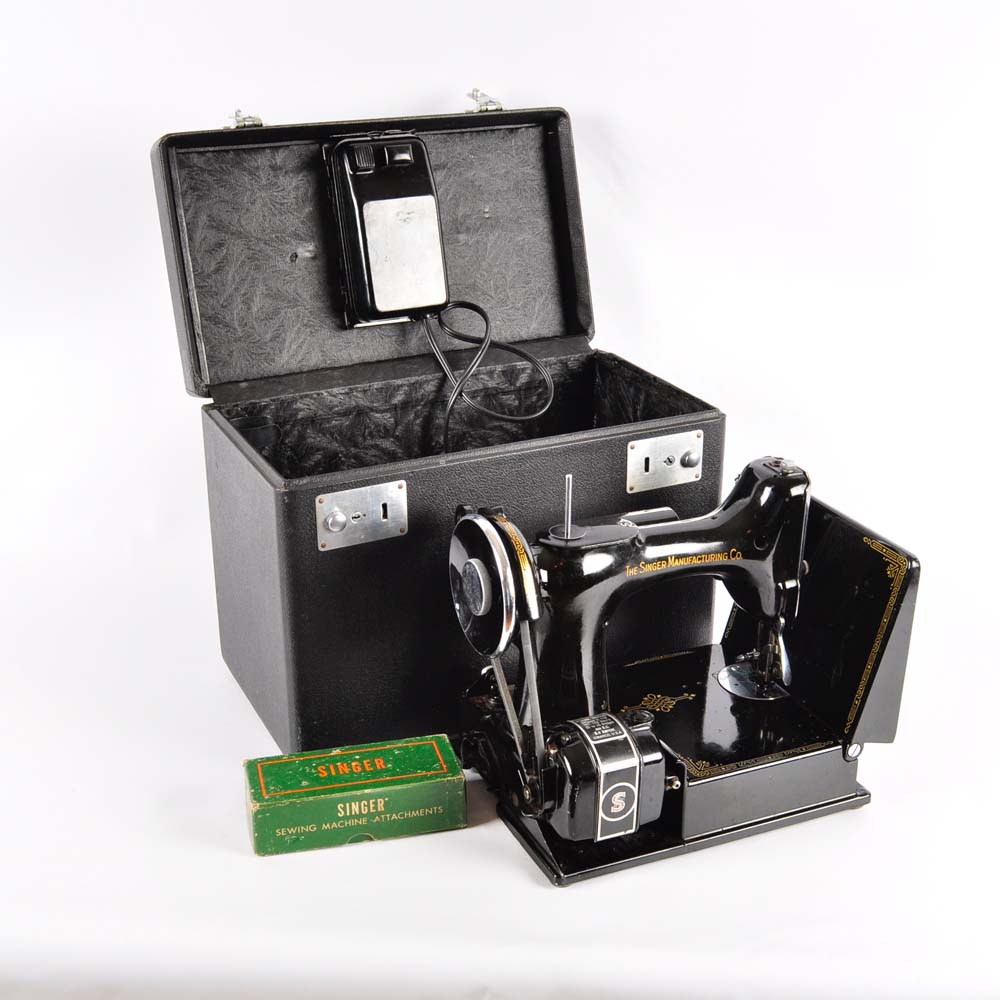 Singer Sewing Machine in Case