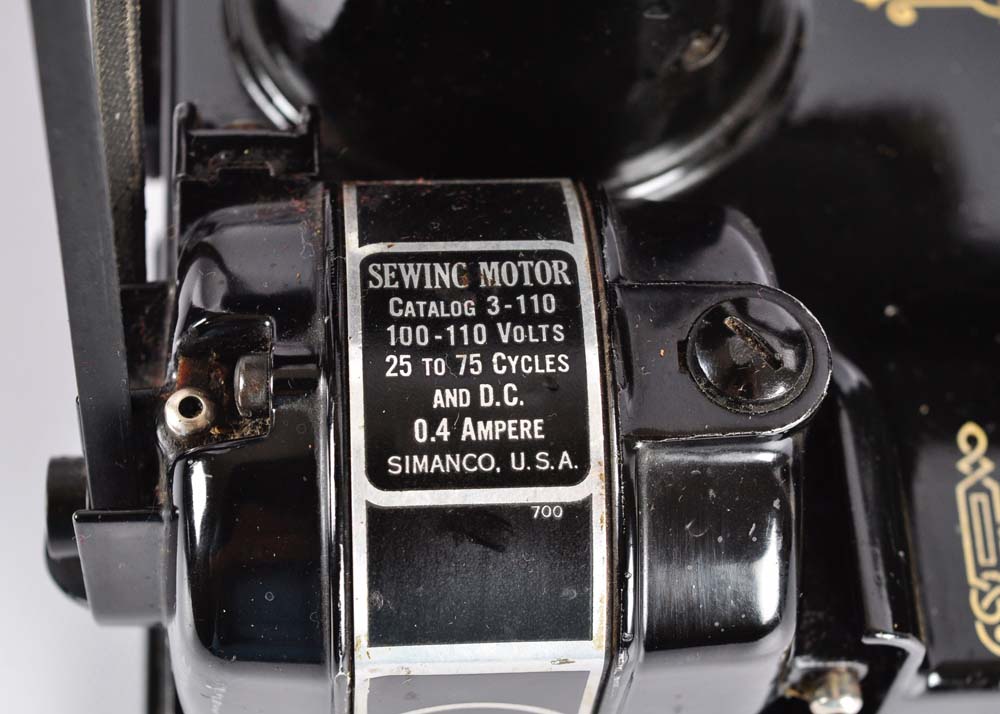 Singer Sewing Machine in Case