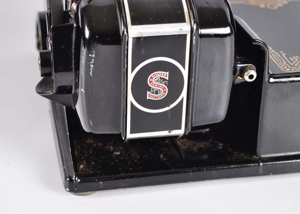 Singer Sewing Machine in Case