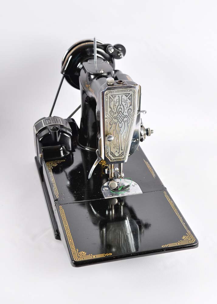 Singer Sewing Machine in Case